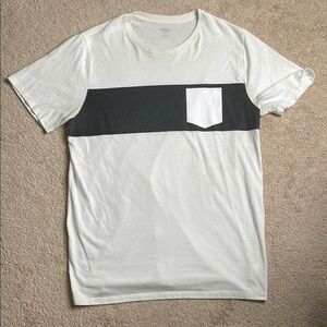 Old Navy Short Sleeve Tee in Black and White
